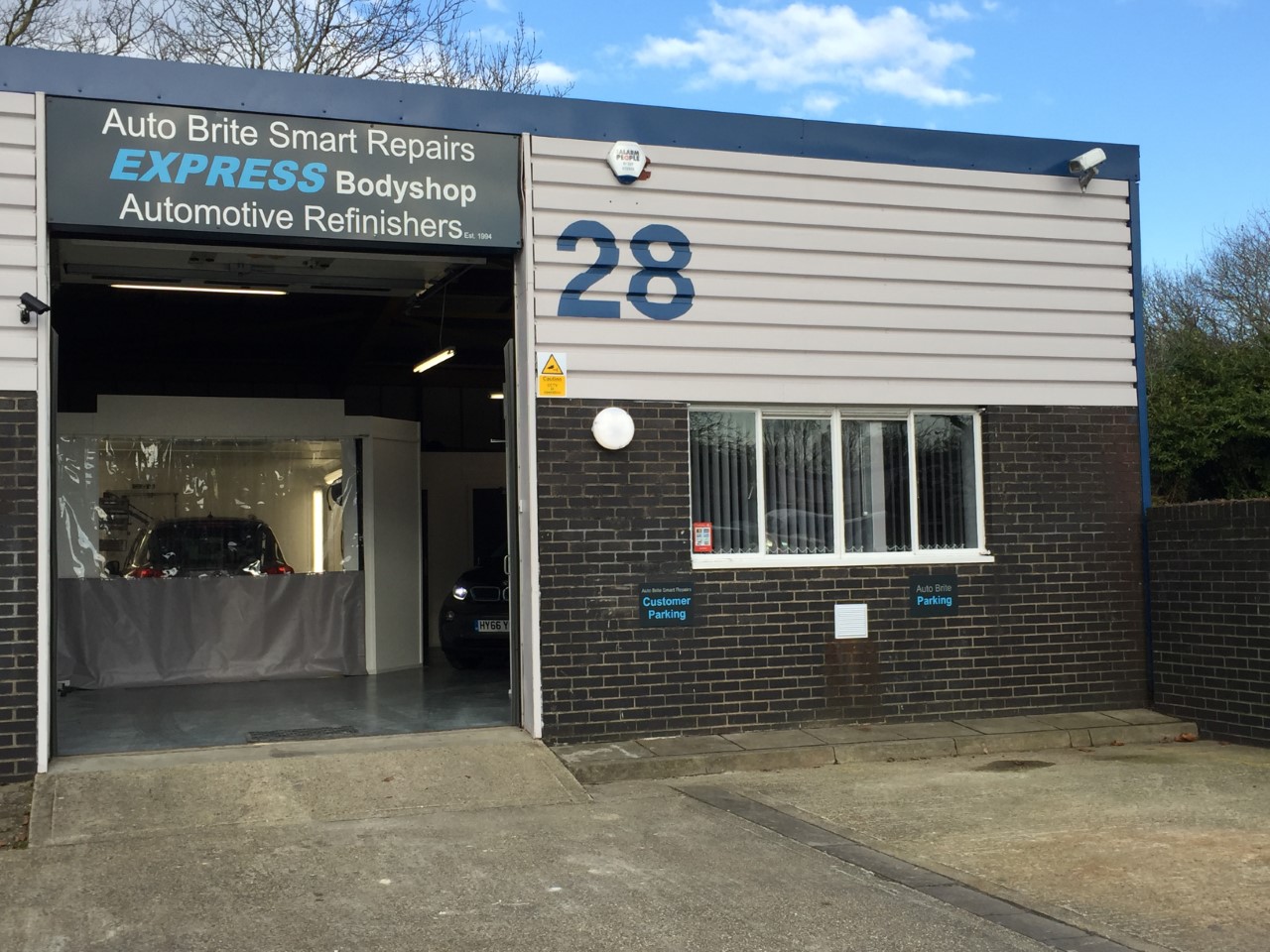 Car body shop Hampshire. Express same day service Auto Brite Smart Repairs Automotive Refinishers